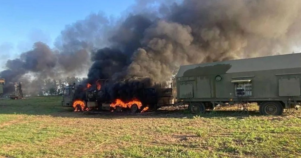 Ukraina oficjalnie chwali się już efektami ataków na terytorium Rosji przeprowadzanych z wykorzystaniem broni dostarczanej przez zachodnich sojuszników. Jednymi z takich bojowych zdobyczy są baza zaopatrzeniowa i systemy obrony powietrznej S-300/s-400.