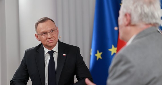 "Strona rządowa łamie procedury nominowania dyplomatów na funkcje ambasadorskie, które obowiązują w Polsce i cały czas funkcjonowały od ponad 30 lat" - mówił w Porannej rozmowie w RMF FM prezydent Andrzej Duda. "Obecnie próbuje się nominować ludzi na stanowiska ambasadorskie na siłę" - dodał gość Roberta Mazurka. Prezydent mówił też m.in. o ustawie o KRS, ambasadorze Szatkowskim, czy sprawie firmy Red is Bad.