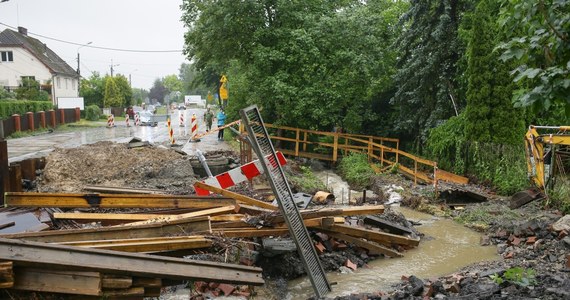 Armageddon à Bielsko-Biała : voitures sous l’eau, gare inondée [FILMY]