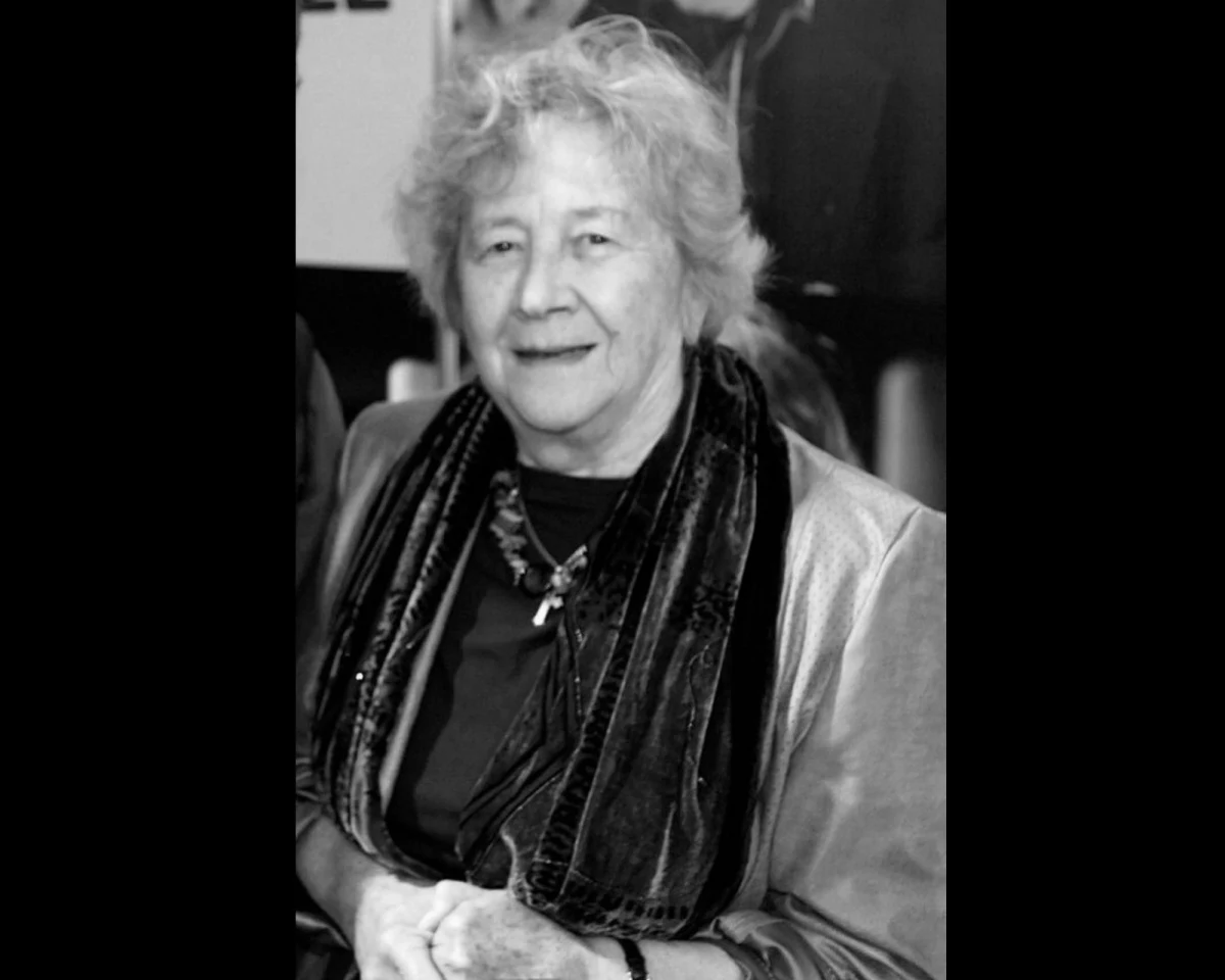 Zmarła Izabela Olszewska, gospodyni z "Wesela" Andrzeja Wajdy, Janina Chomińska z serialu "Z biegiem lat, z biegiem dni...", aktorka Starego Teatru, wykładowczyni i prorektorka Państwowej Wyższej Szkoły Teatralnej im. Ludwika Solskiego w Krakowie. "Strata jest nieopisana. Odszedł ktoś, kto był fundamentem polskiego teatru" - powiedział reżyser i pedagog Józef Opalski, wspominając Izabelę Olszewską. 