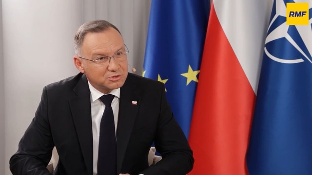 "Strona rządowa łamie procedury nominowania dyplomatów na funkcje ambasadorskie, które obowiązują w Polsce i cały czas funkcjonowały od ponad 30 lat" - mówił w Porannej rozmowie w RMF FM prezydent Andrzej Duda. "Obecnie próbuje się nominować ludzi na stanowiska ambasadorskie na siłę" - dodał gość Roberta Mazurka. Prezydent mówił też m.in. o ustawie o KRS, ambasadorze Szatkowskim, czy sprawie firmy Red is Bad.