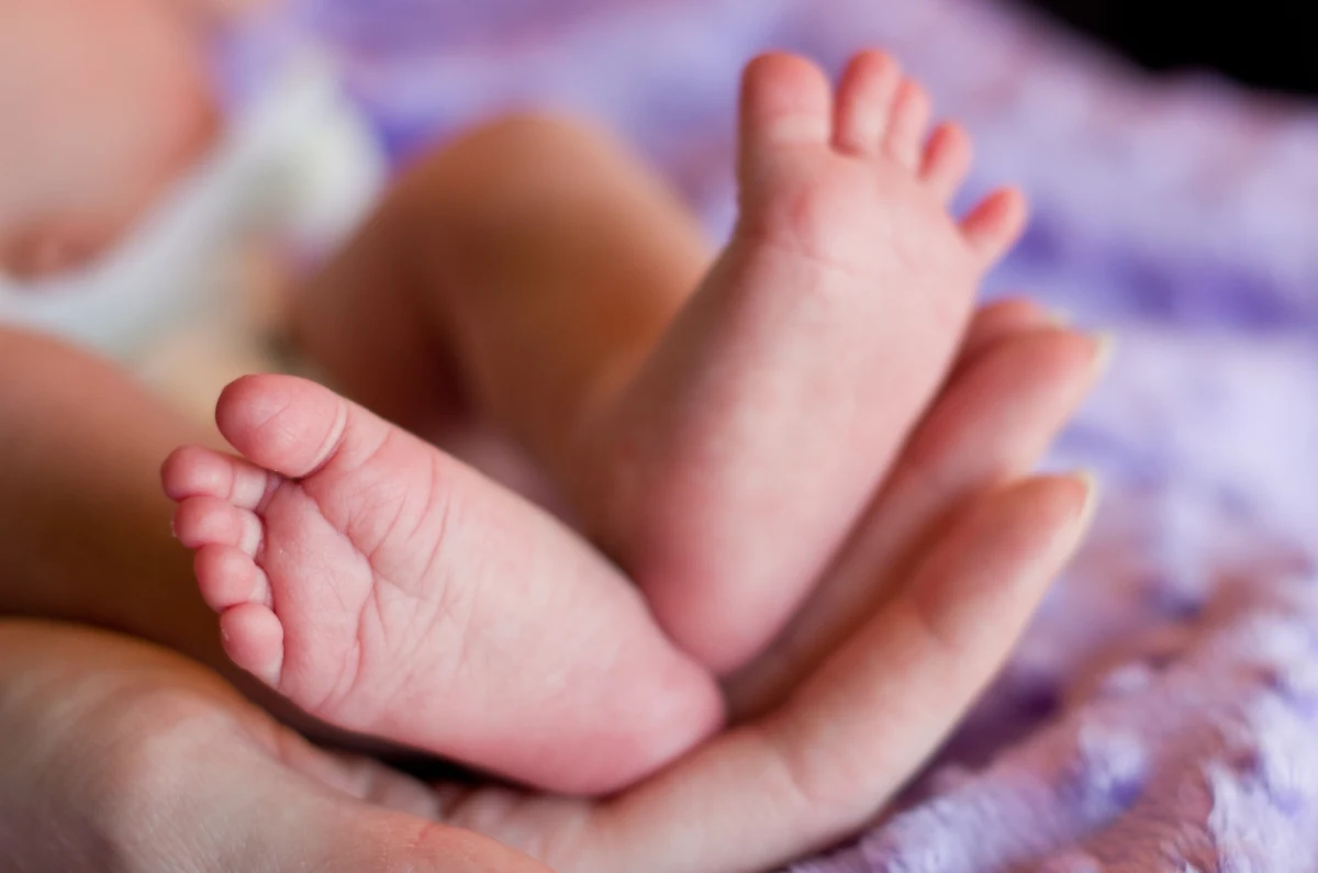 Londyńska policja poinformowała, że znaleziony pół roku temu noworodek jest trzecim dzieckiem porzuconym przez tych samych rodziców. Pokrewieństwo potwierdziły testy DNA. I mimo że do pierwszego porzucenia doszło już 7 lat temu, nie wiadomo, co to są za ludzie.