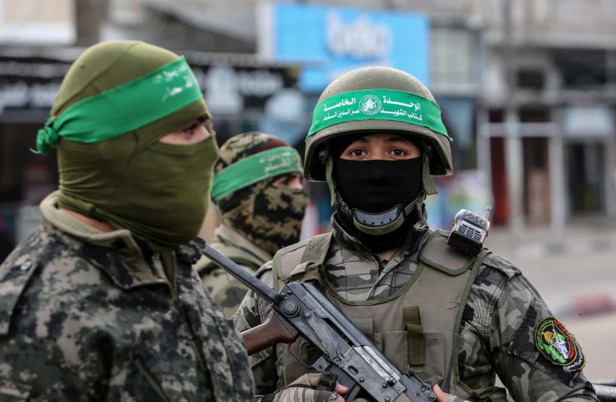 Dwóch z czterech kolejnych zabitych zakładników uprowadzonych przez Hamas to obywatele RP - poinformowało Ministerstwo Spraw Zagranicznych. Rzecznik MSZ, Paweł Wroński, poinformował, że dwie osoby zabite przez Hamas prawdopodobnie nie wiedziały, że są obywatelami polskimi. Podkreślił, że de facto byli obywatelami Izraela. Strona polska starała się zwiększyć ich szanse na uzyskanie wolności.