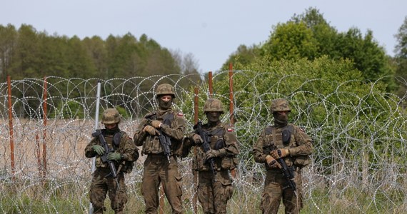 Stan przebywającego w szpitalu żołnierza, który przed tygodniem został raniony nożem przez migranta na granicy z Białorusią jest ciężki, ale stabilny - poinformowała dziś rzeczniczka WZZ Podlasie, mjr Magdalena Kościńska.
