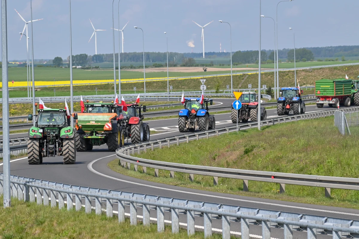 Rolnicze traktory znów wyjadą na drogę S3 w Zachodniopomorskiem. W najbliższy czwartek protestujący zablokują na 2 godziny węzeł Pyrzyce.