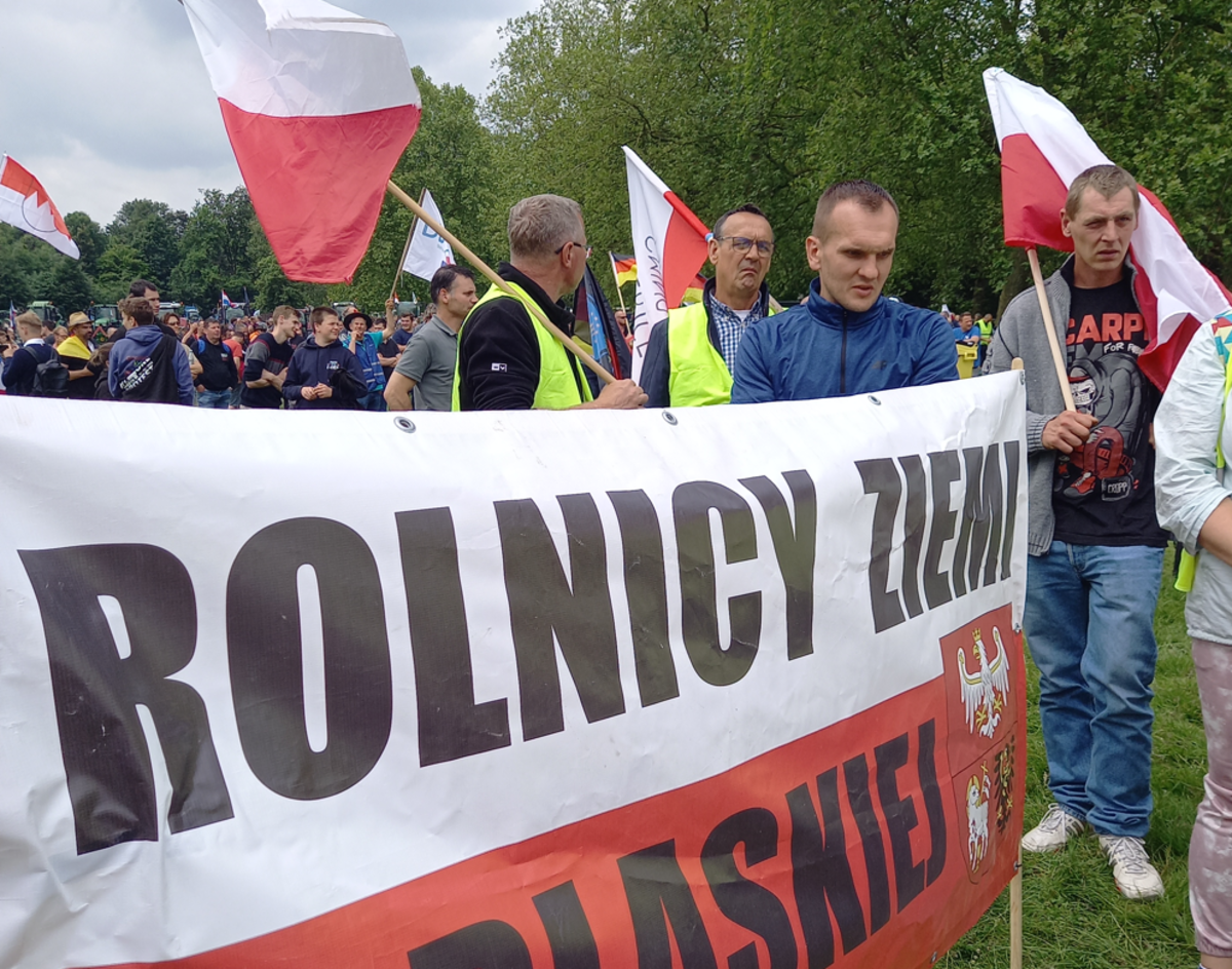 Europejscy rolnicy protestowali dziś w Brukseli. Sprzeciwiają się oni m.in. ustaleniom Zielonego Ładu i zalewowi produktów rolnych z Ukrainy. Polskę reprezentowała spora grupa osób. Miał być wśród nich również Jarosław Kaczyński, ale koniec końców, prezes PiS nie dotarł pod słynne Atomium.