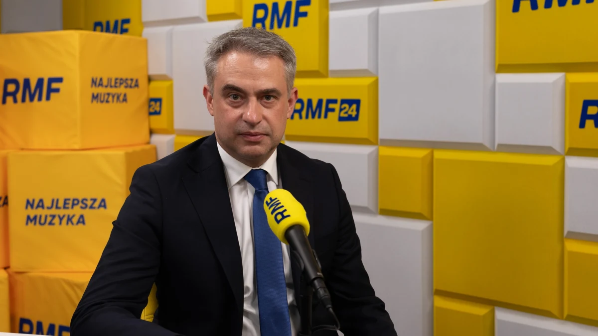 Rosyjskie GRU chciało wpłynąć na przebieg kampanii wyborczej do europarlamentu, wykorzystując cyberprzestrzeń - mówił w Popołudniowej rozmowie w RMF FM Krzysztof Gawkowski. Wicepremier i minister cyfryzacji podkreślał także, że za niedawnym atakiem na PAP najprawdopodobniej stała Rosja. 