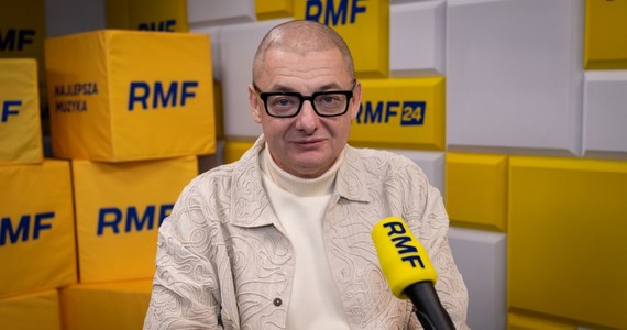 Michał Kamiński jest przekonany o tym, że Daniel Obajtek nie pojawi się dziś na posiedzeniu komisji śledczej ds. afery wizowej. Nawiązując do zapowiedzi przewodniczącego komisji, że jeśli były szef Orlenu nie przyjdzie na przesłuchanie, będzie poszukiwany, zatrzymany i doprowadzony, senator Trzeciej Drogi-PSL pytał retorycznie: „Dlaczego Obajtek ma być traktowany inaczej?”.