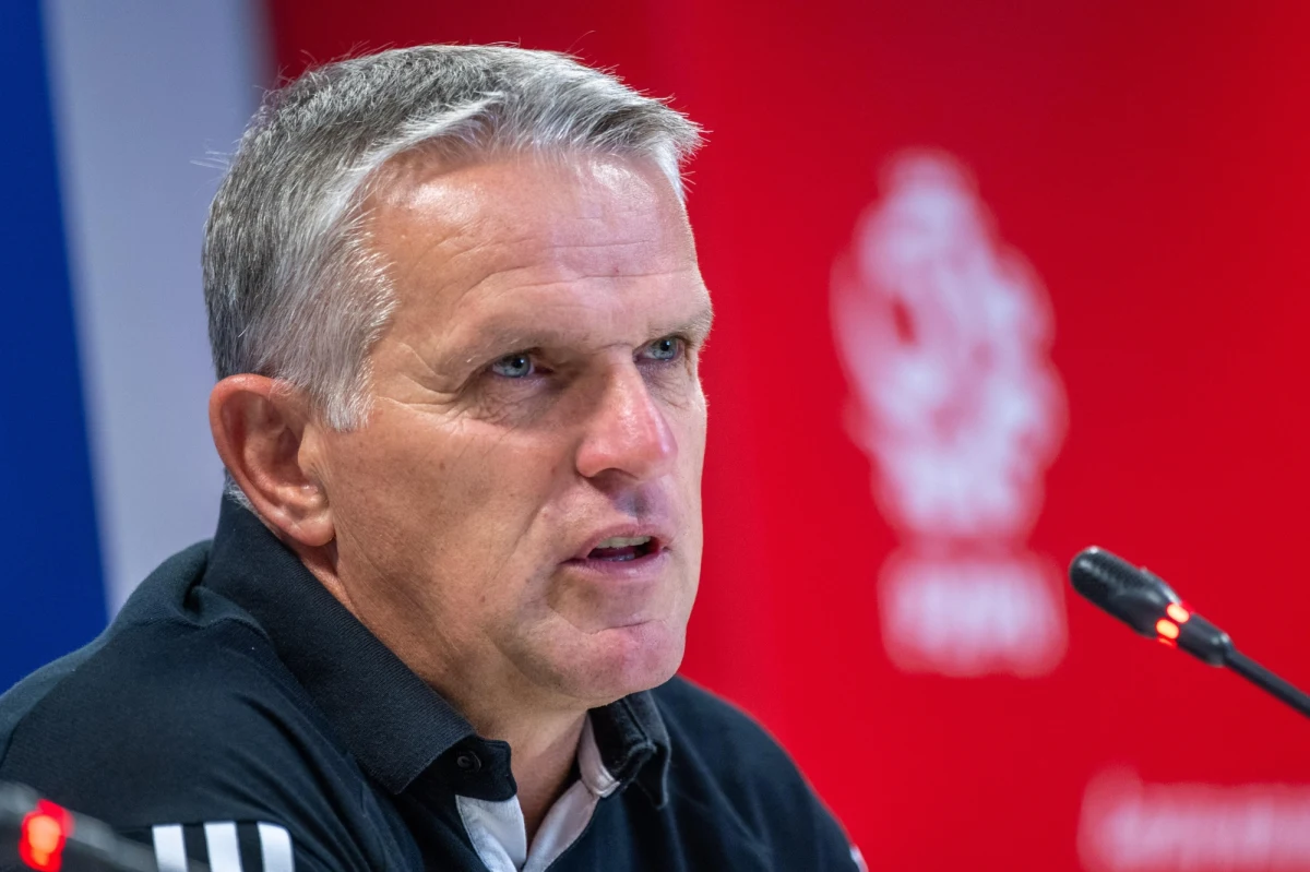 Kazimierz Moskal został nowym trenerem pierwszoligowych piłkarzy Wisły Kraków. Podpisał kontrakt ważny do 30 czerwca 2026 roku. Zastąpił na tym stanowisku Alberta Rude, któremu nie udało się zrealizować celu, jakim był awans do ekstraklasy.