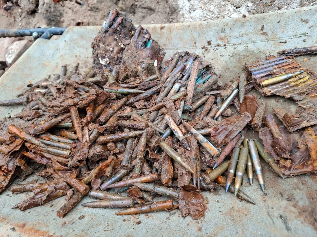 Podczas prac archeologicznych na Starym Rynku w Słupsku odkryto 55 tys. sztuk amunicji. We wtorek znalezisko z II wojny światowej wydobyli i zabrali saperzy z 1. batalionu zmechanizowanego w Lęborku.