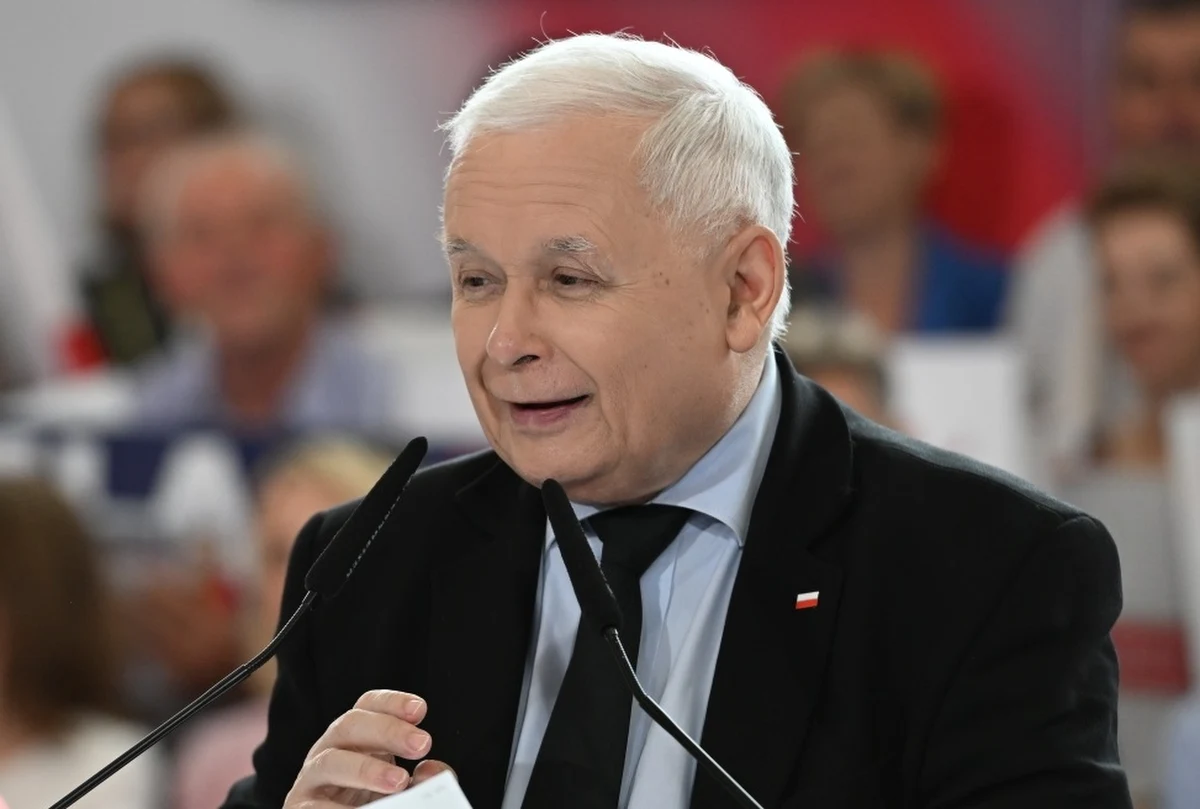 Jarosław Kaczyński i Daniel Obajtek zostali wezwani na dziś przed komisję śledczą ds. afery wizowej. Z ich wypowiedzi wynika jednak, że obaj się nie pojawią i wnoszą o przesłuchanie w innym terminie, po wyborach do Parlamentu Europejskiego.