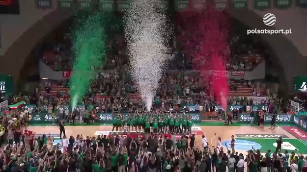 W załączonym materiale wideo prezentujemy ceremonię medalową koszykarzy zespołu WKS Śląsk Wrocław, którzy zdobyli brązowy medal ORLEN Basket Ligi.

