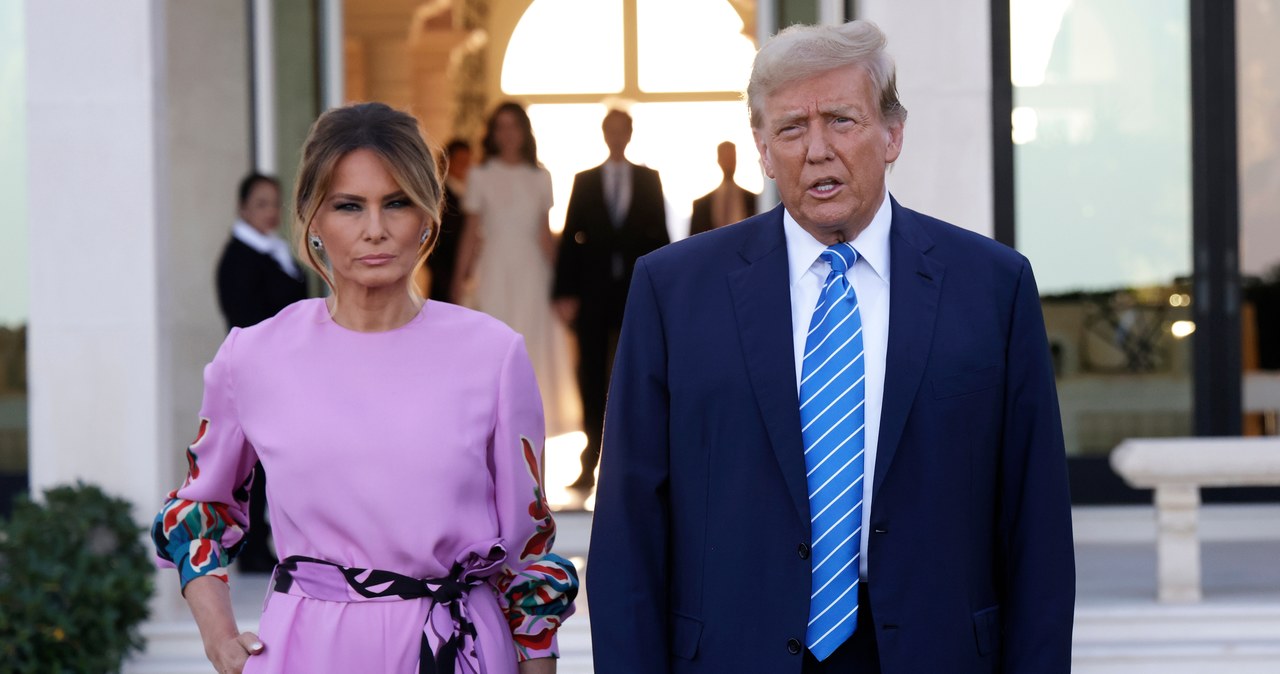 Melania, Trump, boku, swego, męża, Donalda, Trumpa, sprawowała, rolę, Pierwszej, Damy, 2017, 2021, roku, Przez, czas, świat, ogl Dawno niewidziana Melania Trump powraca? Trudno oderwać wzrok