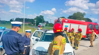 Kradzionym autem wjechali w wóz strażacki. Pościg za nastolatkami z Niemiec