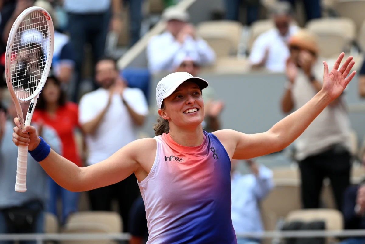 Czwartkowy półfinał French Open Igi Świątek z Amerykanką Coco Gauff rozpocznie się o godzinie 15. Prowadząca w światowym rankingu polska tenisistka walczy o trzeci z rzędu i czwarty w karierze triumf w Paryżu.