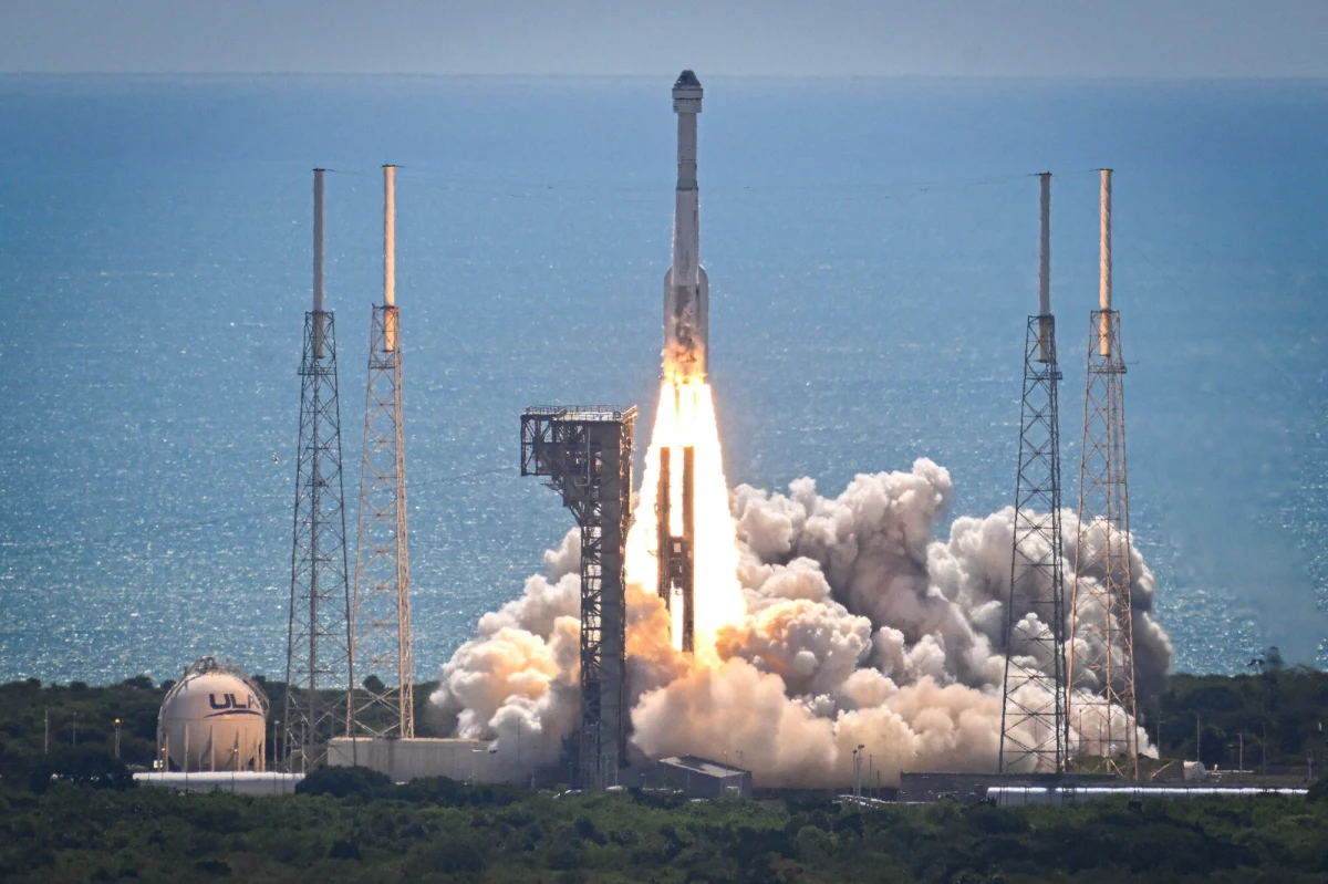 Z przylądka Canaveral na Florydzie wystartował w środę o godz. 10:52 czasu lokalnego (16:52 czasu polskiego) pierwszy załogowy statek kosmiczny Starliner z dwojgiem amerykańskich astronautów na pokładzie. W czwartek ma dotrzeć na Międzynarodową Stację Kosmiczną (ISS).
