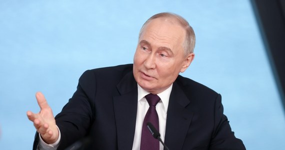 Władimir Putin, który w środę rozmawiał z zagranicznymi mediami, oznajmił, że skoro Ukraina używa zachodniej broni do ataków na terytorium Rosji, to Kreml może podjąć działania "asymetryczne" i dostarczać analogiczną broń krajom, które zaatakują państwa Zachodu.