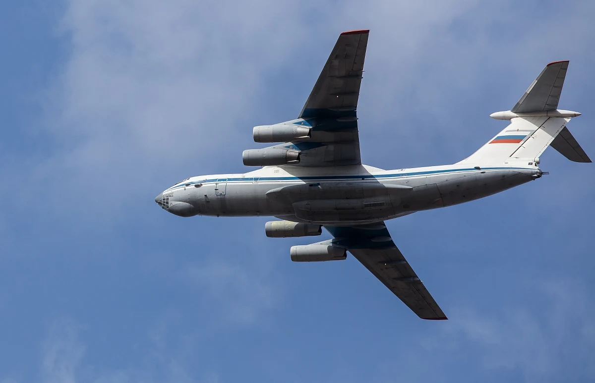 Władze USA śledzą ruch rosyjskich okrętów i samolotów, zmierzających na Karaiby, by w nadchodzących tygodniach wziąć tam udział w manewrach. Mają one być pokazem siły w obliczu napięć związanych z poparciem Zachodu dla Ukrainy - podała w środę agencja AP.