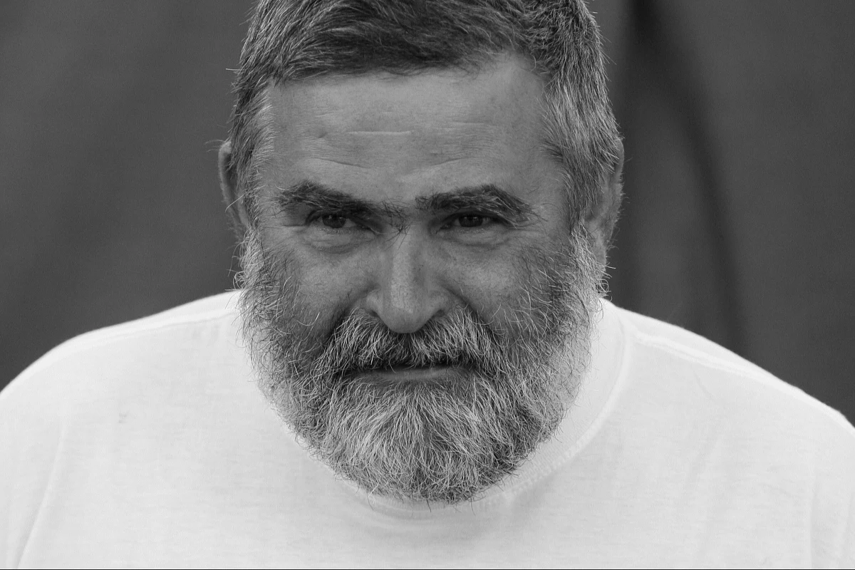 Pogrzeb Janusza Rewińskiego odbędzie się w piątek, 7 czerwca, w Warszawie. Uroczystości rozpoczną się w kościele Matki Boskiej Anielskiej na stołecznym osiedlu Radość w dzielnicy Wawer - przekazał w mediach społecznościowych syn artysty i aktora, Jonasz Rewiński.