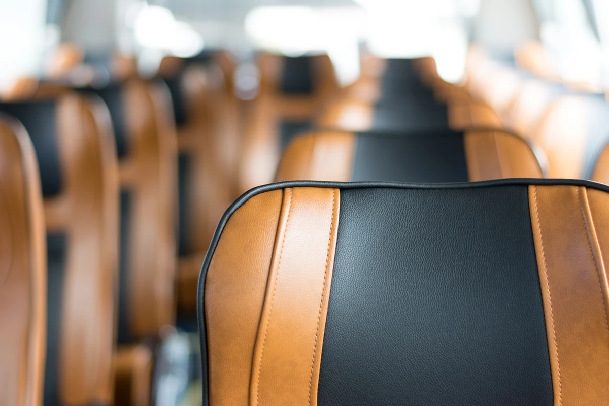 Jedna osoba została ranna w wyniku zderzenia dwóch samochodów osobowych z autobusem w Dobrym Mieście w Warmińsko-Mazurskiem. Autobusem podróżowało 39 pasażerów.