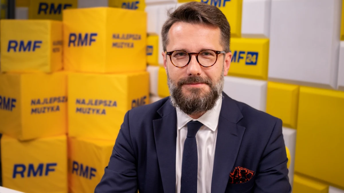 "Mamy do czynienia z absolutnym skandalem, jeżeli prokuratura, Żandarmeria Wojskowa ściga żołnierzy, którzy bronią granicy. Nie ma możliwości, żeby Władysław Kosiniak-Kamysz o tym nie wiedział" - mówił w Porannej rozmowie w RMF FM Radosław Fogiel, kandydat do Parlamentu Europejskiego. "Z dobrego serca radzę, żeby pan przewodniczący Szczerba dobrze się do przesłuchania Jarosława Kaczyńskiego przygotował" - powiedział poseł PiS.