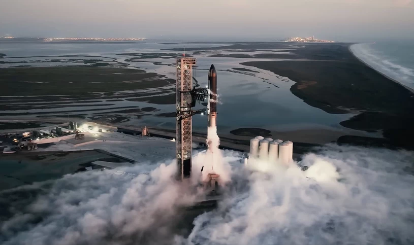Elon Musk: Starship trzy razy potężniejszy od rakiet NASA na Księżyc