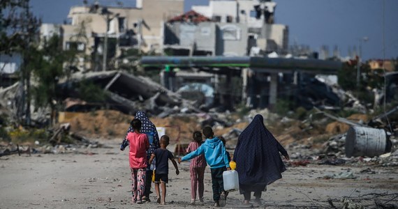 Nawet 45 osób zginęło w nocy w izraelskim ostrzale budynku szkoły UNRWA w środkowej części Strefy Gazy – poinformował CNN. Armia Izraela twierdzi, że w budynku mieściła się baza dwóch terrorystycznych organizacji palestyńskich.