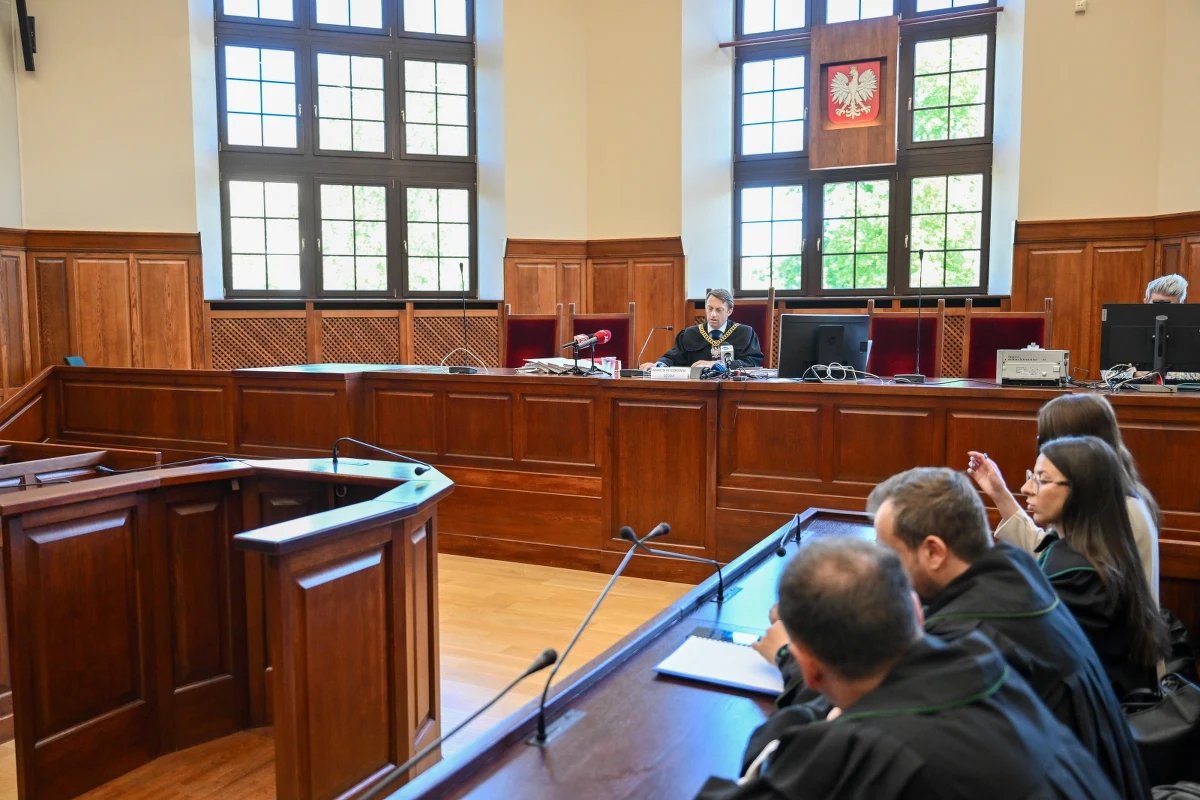 Na kary od 1,5 roku do 5 lat więzienia Sąd Okręgowy we Wrocławiu skazał siedem osób, w tym byłych policjantów, opiekunów oraz lekarkę, oskarżonych po śmierci 25-letniego obywatela Ukrainy Dmytro N. we Wrocławskim Ośrodku Pomocy Osobom Nietrzeźwym. Wyrok jest nieprawomocny.