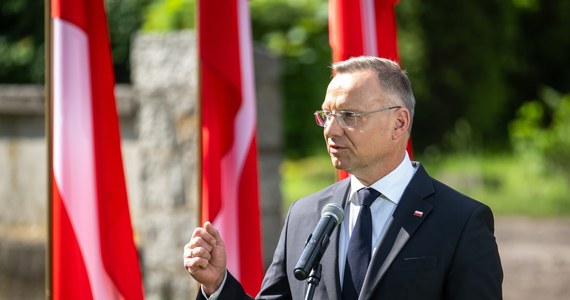 "Dlaczego ani ja, ani BBN nie zostaliśmy o tym poinformowani? Czy to była próba zamiecenia tego pod dywan?" - Andrzej Duda w ostrych słowach skomentował sytuację z zatrzymaniem i postawieniem zarzutów polskim żołnierzom na granicy z Białorusią. Prezydent poinformował, że zwołuje na poniedziałek posiedzenie Rady Bezpieczeństwa Narodowego.