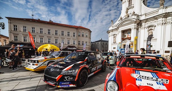 Wadowice w najbliższych dniach będą areną niezwykłego wydarzenia sportowego, które przyciąga miłośników motoryzacji i adrenaliny z całego kraju, a nawet z zagranicy. Mowa o czwartej edycji Valvoline Rajdu Małopolski, która odbędzie się w dniach 6-8 czerwca. To wyjątkowe wydarzenie po raz pierwszy ma swoją bazę właśnie w Wadowicach.