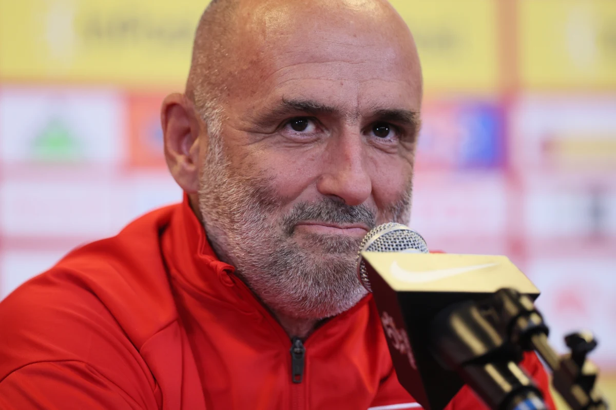 ​Trener reprezentacji Polski Michał Probierz powiedział dzień przed towarzyskim meczem z Ukrainą w Warszawie, że wszyscy piłkarze są w 100 procentach zdrowi i jeszcze nikogo nie skreślił przed ustaleniem ostatecznej kadry na Euro 2024. "Wybór będzie bardzo trudny" - dodał.