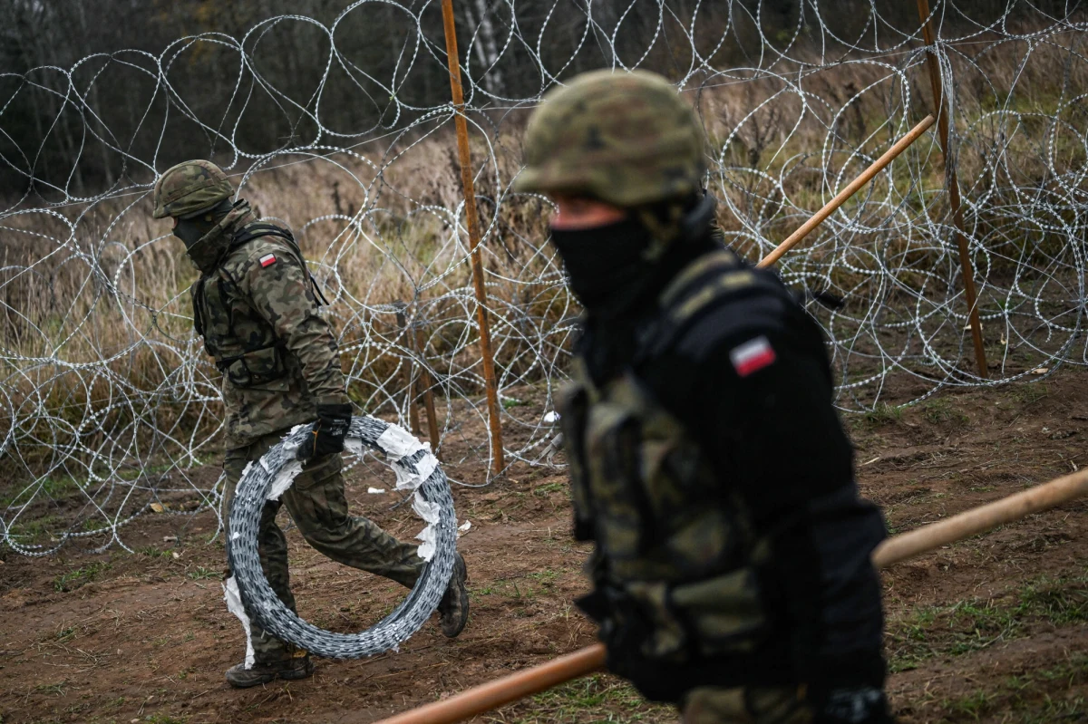 Premier Donald Tusk ma spotkać się jutro rano z Adamem Bodnarem i Władysławem Kosiniakiem-Kamyszem. Ministrowie zostali wezwani w związku ze sprawą żołnierzy zatrzymanych przez Żandarmerię Wojskową i śmiercią żołnierza ugodzonego nożem przez migranta. Inne spotkanie chce zorganizować zastępca Prokuratora Generalnego ds. wojskowych prok. Tomasz Janeczek, który zwrócił się z prośbą o rozmowę do prezydenta Andrzeja Dudy. Chce z nim rozmawiać o "paraliżu nadzoru nad postępowaniami prokuratorskimi dotyczącymi polskich żołnierzy".