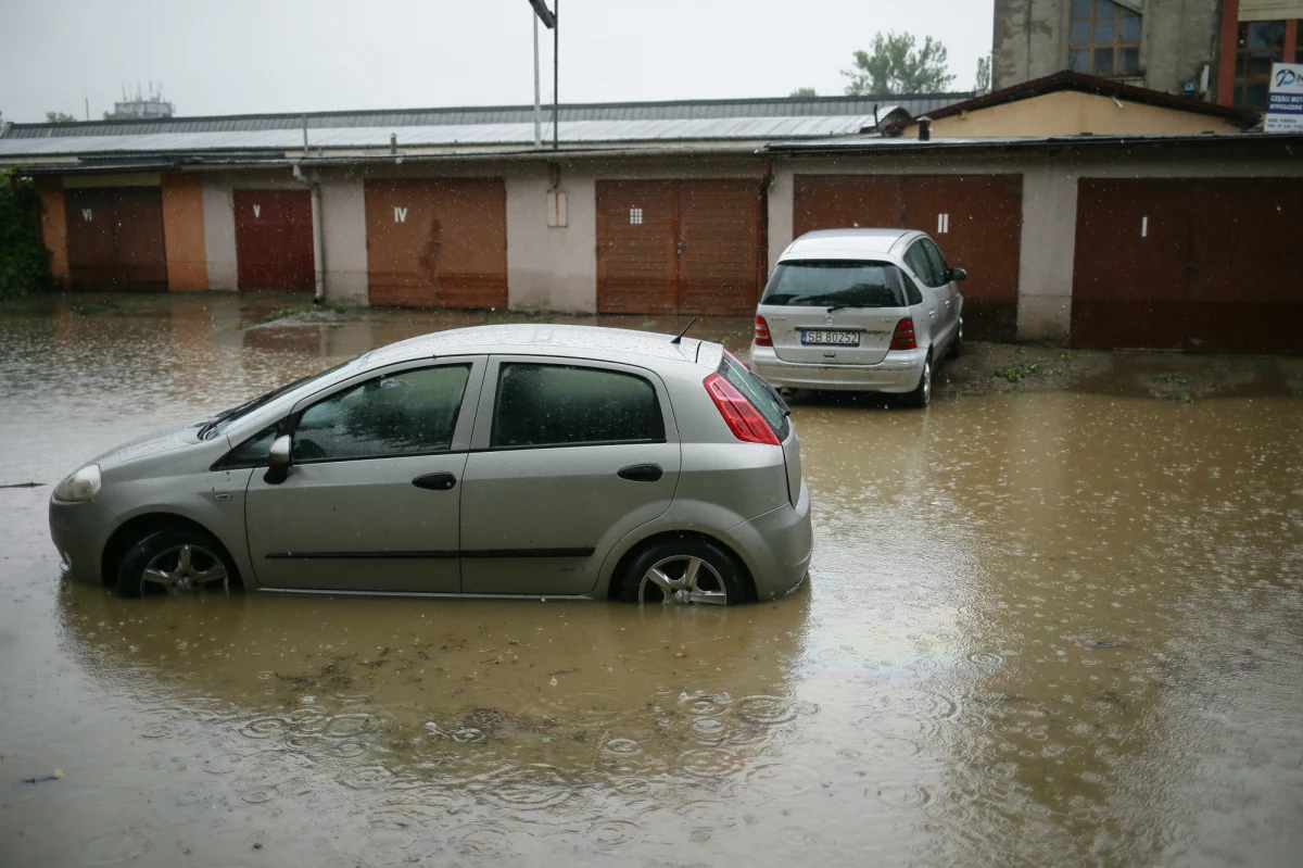 W czwartek odwołano pogotowie przeciwpowodziowe w dziesięciu gminach powiatu bielskiego. Na początku tygodnia nad tą częścią województwa śląskiego przeszła deszczowa nawałnica. Woda w rzekach systematycznie opada, a w gminach zaczyna się licznie strat.