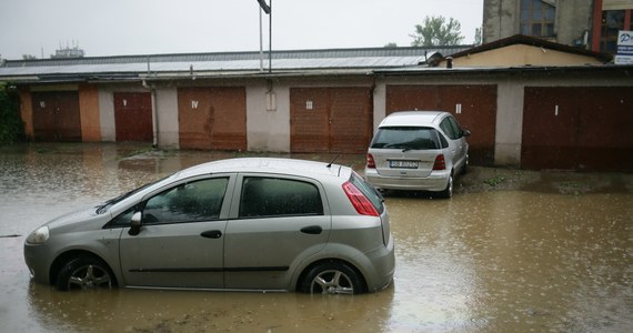 W czwartek odwołano pogotowie przeciwpowodziowe w dziesięciu gminach powiatu bielskiego. Na początku tygodnia nad tą częścią województwa śląskiego przeszła deszczowa nawałnica. Woda w rzekach systematycznie opada, a w gminach zaczyna się licznie strat.