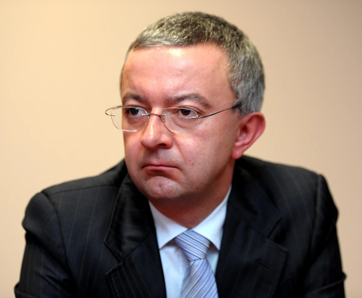 Policjanci poszukują zaginionego Jerzego Krzanowskiego. 54-letni mieszkaniec Krościenka Wyżnego (woj. podkarpackie)  jest współzałożycielem firmy Nowy Styl, produkującej krzesła biurowe. Jak podaje portal Krosno112, w akcji uczestniczą policjanci, strażacy, Grupa Bieszczadzka GOPR i Grupa Ratowniczo-Poszukiwawcza Legion Gerarda.