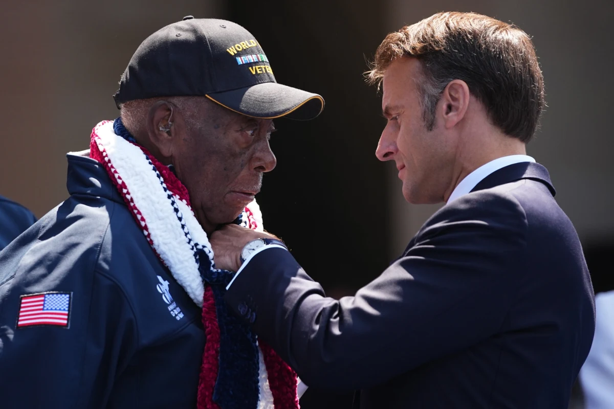 "Dziękuję narodowi ukraińskiemu za jego waleczność i upodobanie wolności; jesteśmy tutaj - i nie osłabniemy" - mówił w czwartek prezydent Francji Emmanuel Macron na obchodach 80-lecia D-Day w Normandii. W uroczystości uczestniczyli m.in. prezydent Polski Andrzej Duda, prezydent USA Joe Biden oraz prezydent Ukrainy Wołodymyr Zełenski. Rosja nie została zaproszona.