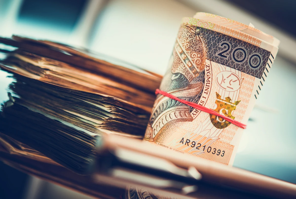 Ministerstwo Spraw Wewnętrznych i Administracji przegrało ponad 90 proc. spraw dotyczących ustawy dezubekizacyjnej - donosi "Rzeczpospolita".