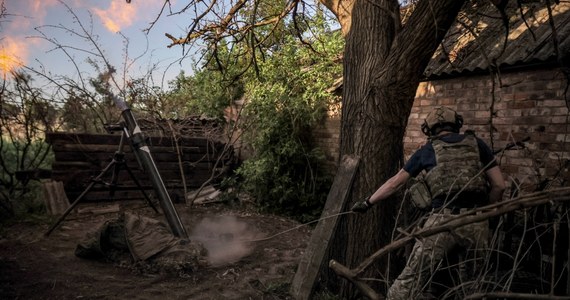 Rosja znów zaatakowała rakietami Ukrainę, celując głównie w zachodnie obwody tego kraju. Obowiązuje alarm powietrzny informujący o zagrożeniu atakiem na obwody tarnopolski, chmielnicki, lwowski i stołeczny obwód kijowski.