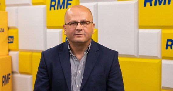 "Przegięto pałę, jeżeli chodzi o zatrzymanie tych żołnierzy" - mówił w Porannej rozmowie w RMF FM gen. Jarosław Kraszewski, były dyrektor Departamentu Zwierzchnictwa nad Siłami Zbrojnymi w BBN. Jego zdaniem stanowisko straci komendant Żandarmerii Wojskowej, a żołnierzy powinien przeprosić szef MON, a także premier i prezydent.