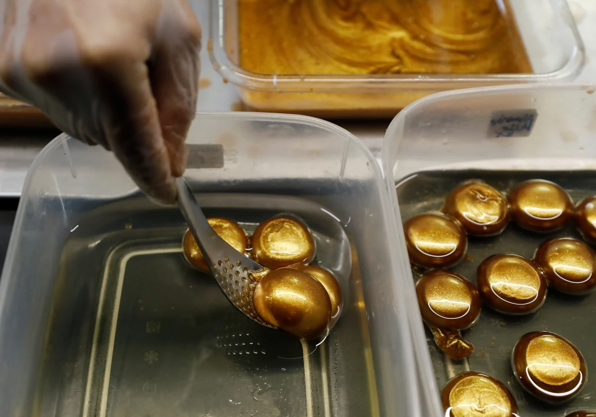 Ranking 50 najlepszych restauracji na świecie sporządzili członkowie "The World's 50 Best Restaurants", w skład której wchodzą szefowe i szefowie kuchni, dziennikarze, publicyści i smakosze z całego świata. Wyniki ogoszono podczas gali w Las Vegas. Lokalem, który z dumą może nosić miano najlepszego z najlepszych, jest restauracja Disfrutar w Barcelonie, prowadzona przez Oriola Castro, Eduarda Xatrucha i Mateu Casanasa.