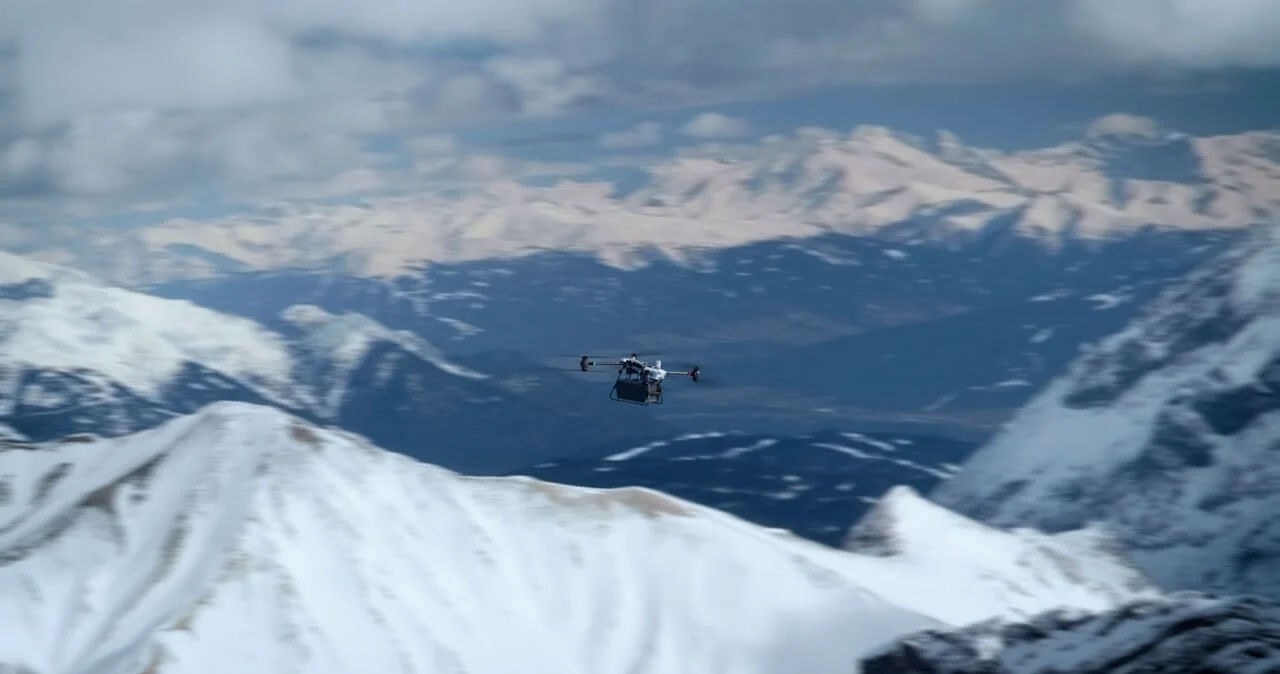 Drony lecą na Everest! Dostawy sprzętu jeszcze w tym roku?