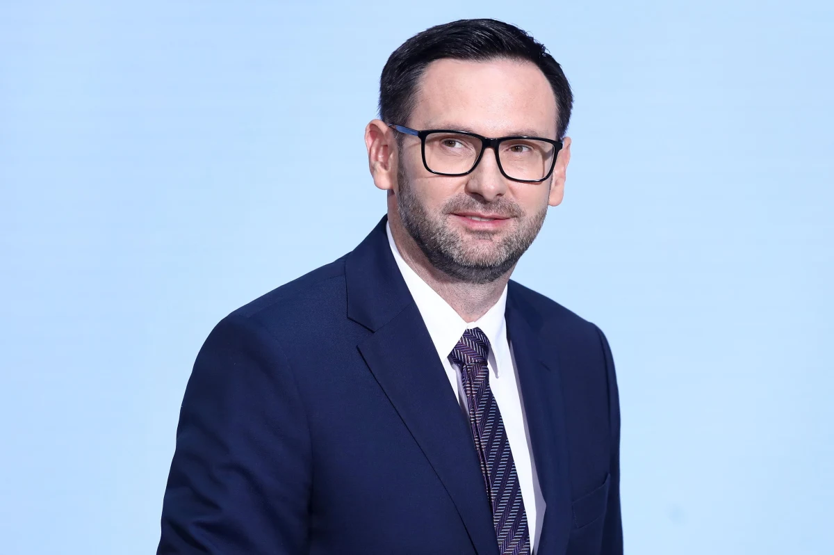 Potwierdzają się informacje RMF FM: ​Nie będzie zatrzymania i przymusowego doprowadzenia Daniela Obajtka na posiedzenie wizowej komisji śledczej. Rzecznik ds. karnych Sądu Okręgowego w Warszawie poinformował też, że na byłego prezesa Orlenu nałożono karę w wysokości 3 tys. złotych.