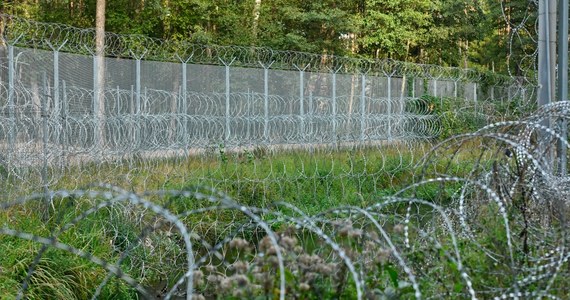 Trwa sekcja zwłok żołnierza, który zmarł wczoraj w Warszawie po zranieniu nożem na granicy z Białorusią. Ekspertyzę zleciła Prokuratura Okręgowa w Warszawie, która przejęła śledztwo w tej sprawie od Prokuratury Rejonowej w Białymstoku. 