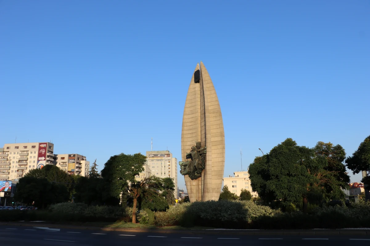 Oo. Bernardyni podjęli decyzję w sprawie rzeszowskiego Pomnika Czynu Rewolucyjnego. Przekażą monument Stowarzyszeniu Rodzin Żołnierzy Niezłomnych Podkarpacia – poinformował w piątek rzecznik zakonu o. Alojzy Garbarz. O odzyskanie pomnika od lat ubiegało się miasto.