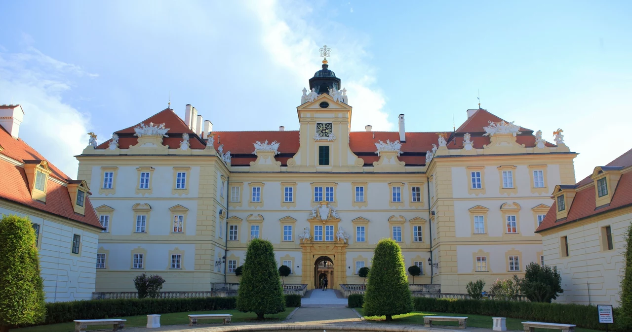  Wersal tuż przy polskiej granicy? Zamek w czeskich Valticach was zadziwi