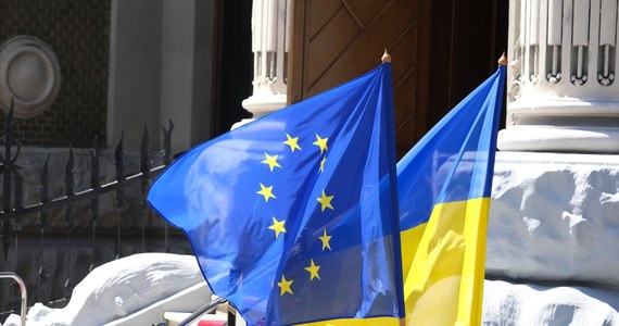 Komisja Europejska poinformowała unijnych ambasadorów, że Ukraina i Mołdawia spełniły wszystkie stawiane im warunki. Ostatnie wymagania wobec Ukrainy dotyczyły deoligarchizacji i ochrony mniejszości narodowych. Węgry nadal jednak blokują start rokowań Ukrainy. 