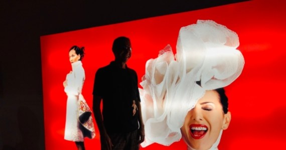 Christina Aguilera, Alicia Keys, Pink czy Adrien Brody - nosili jego kreacje. Porównywano go do Johna Galliano i Alexandra McQueena. To jeden z najwybitniejszych polskich projektantów mody - Arkadius. Pierwsza na świecie ekspozycja jego twórczości od środy dostępna będzie w Centralnym Muzeum Włókiennictwa w Łodzi.