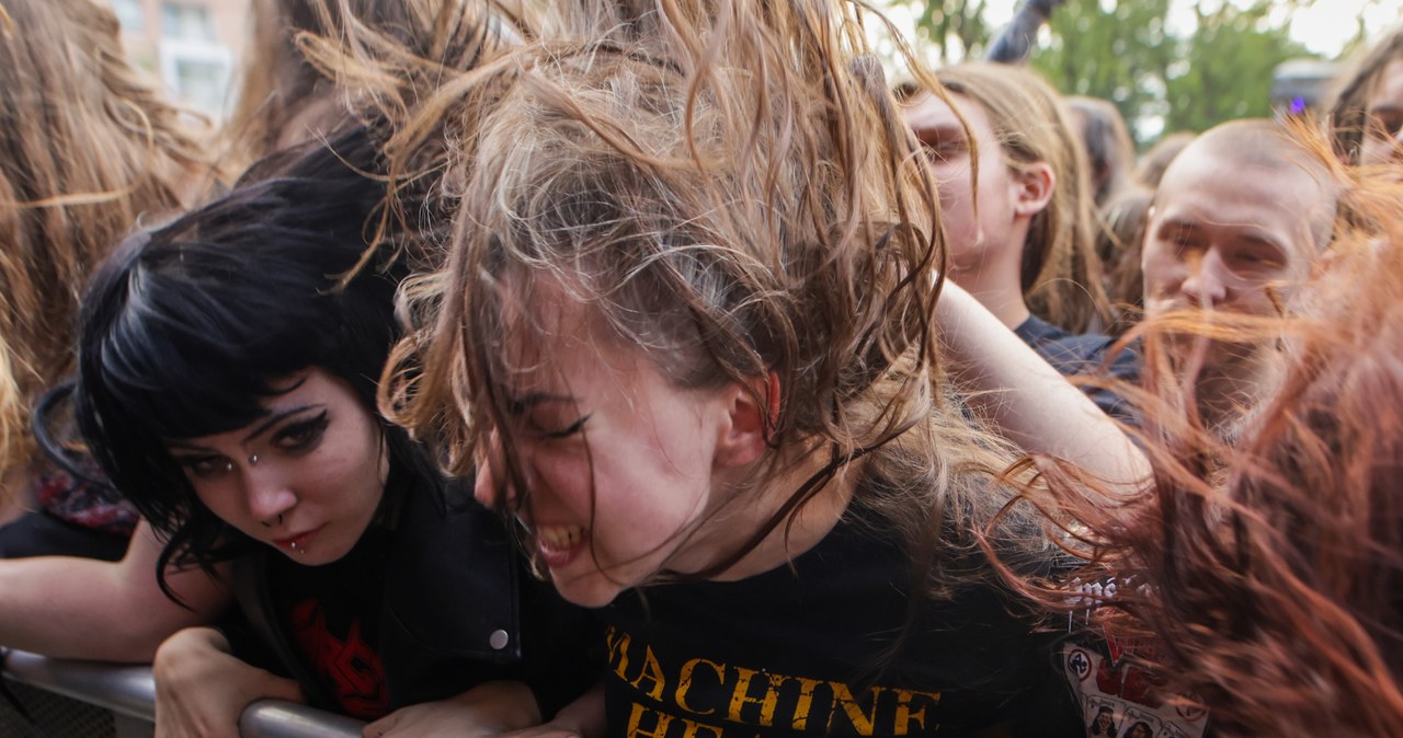 Tysiące fanów metalu bawi się na terenie Stoczni Gdańskiej podczas Mystic Festivalu. Co wydarzyło się pierwszego dnia imprezy?
