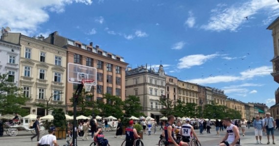 W stolicy Małopolski rozpoczął się 25. Tydzień Osób z Niepełnosprawnościami "Kocham Kraków z wzajemnością". Do 14 czerwca ok. 40 organizacji pozarządowych będzie prezentować swoje osiągnięcia artystyczne i brać udział w zawodach sportowych.