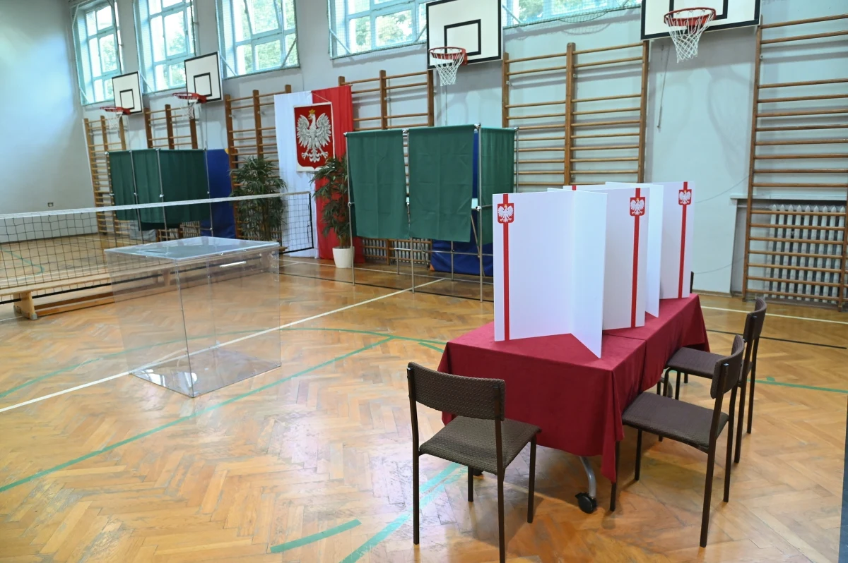 Trwa cisza wyborcza przed wyborami do Parlamentu Europejskiego. Zabronione jest m.in. publikowanie sondaży oraz agitowanie na rzecz konkretnych kandydatów i list. Cisza potrwa do końca niedzielnego głosowania. 